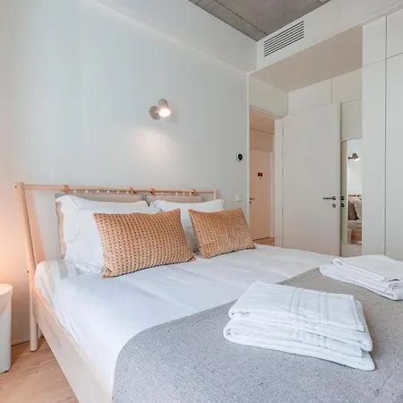 Deluxe 2bdr W/ Patio By Lovelystay Daire Lisboa