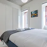 Deluxe 2bdr W/ Patio By Lovelystay * Lizbona