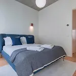 Deluxe 2bdr W/ Patio By Lovelystay Apartament