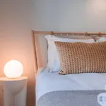 Deluxe 2bdr W/ Patio By Lovelystay * Lizbona