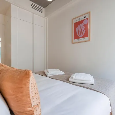 Deluxe 2bdr W/ Patio By Lovelystay Apartment Lisbon