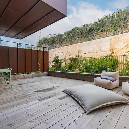 Apartment Deluxe 2bdr W/ Patio By Lovelystay *