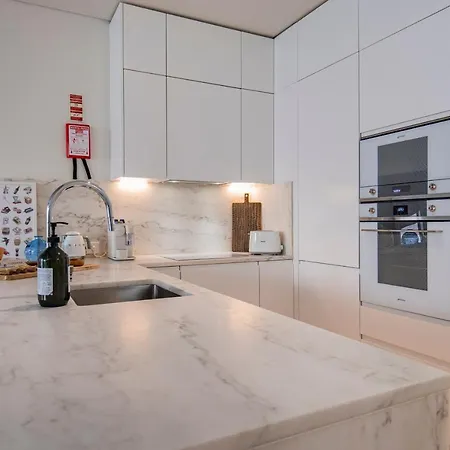 Deluxe 2bdr W/ Patio By Lovelystay Apartment *