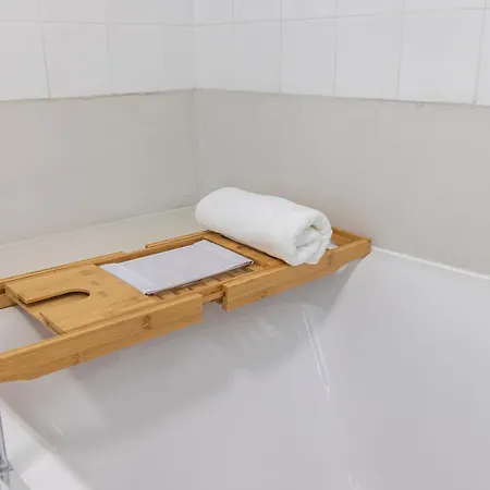 Apartamento Deluxe 2bdr W/ Patio By Lovelystay Lisboa