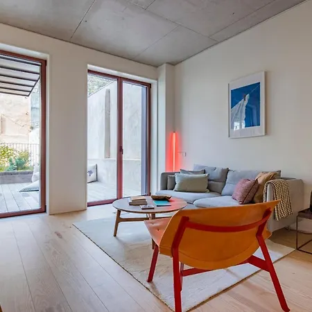 Deluxe 2bdr W/ Patio By Lovelystay Apartment