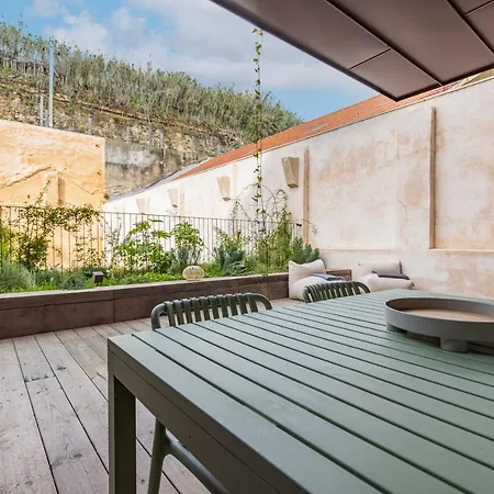 Apartment Deluxe 2bdr W/ Patio By Lovelystay