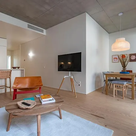 Deluxe 2bdr W/ Patio By Lovelystay Apartamento