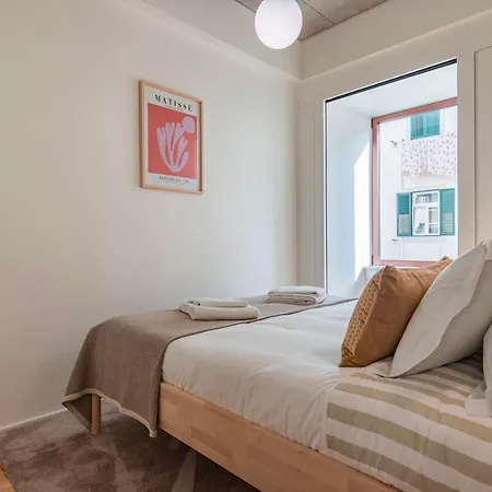 Deluxe 2bdr W/ Patio By Lovelystay Lisboa
