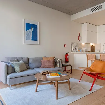 Deluxe 2bdr W/ Patio By Lovelystay *