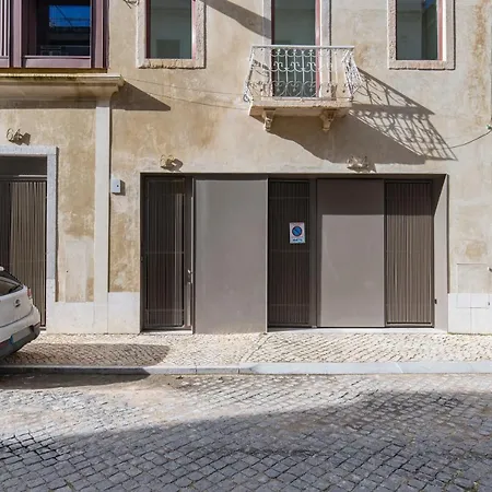 Apartment Deluxe 2bdr W/ Patio By Lovelystay *