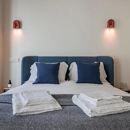 Deluxe 2bdr W/ Patio By Lovelystay Apartment Lisbon