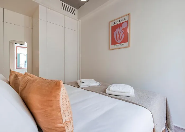 Deluxe 2bdr W/ Patio By Lovelystay アパート リスボン