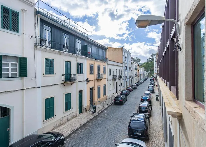 Deluxe 2bdr W/ Patio By Lovelystay * リスボン