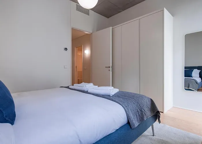 Deluxe 2bdr W/ Patio By Lovelystay アパート リスボン