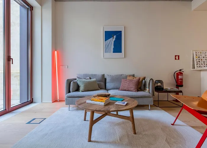 Deluxe 2bdr W/ Patio By Lovelystay * リスボン