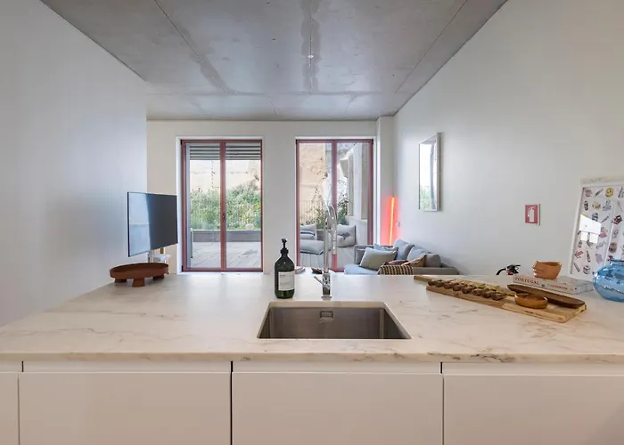 Deluxe 2bdr W/ Patio By Lovelystay アパート