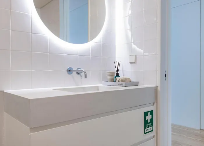 Deluxe 2bdr W/ Patio By Lovelystay アパート リスボン