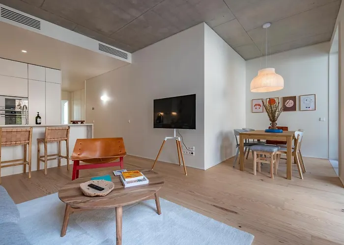 Deluxe 2bdr W/ Patio By Lovelystay アパート