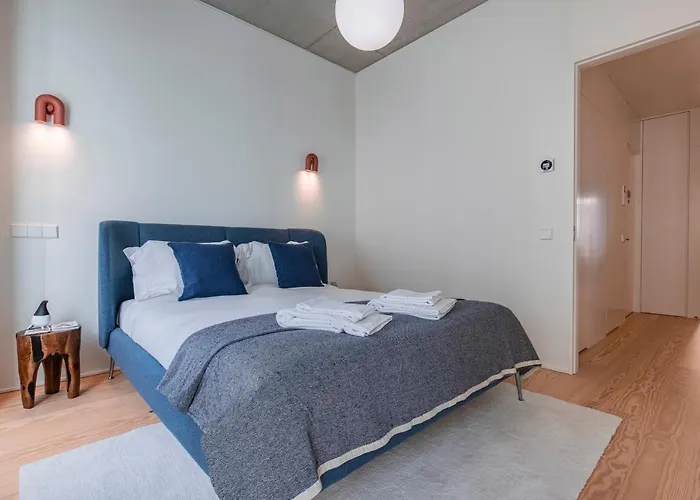 Deluxe 2bdr W/ Patio By Lovelystay アパート