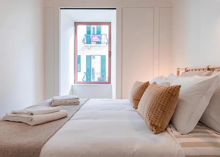 アパート Deluxe 2bdr W/ Patio By Lovelystay リスボン