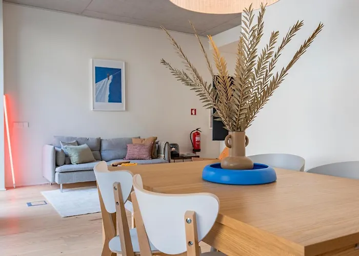 Deluxe 2bdr W/ Patio By Lovelystay アパート